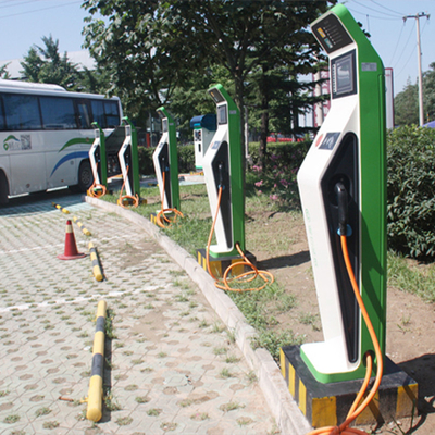 Ladestationen für Elektrofahrzeuge für Privat- und Gewerbezwecke mit 400 Vac/Drei-Phasen-Wechselstrom-Eingangsanbindung