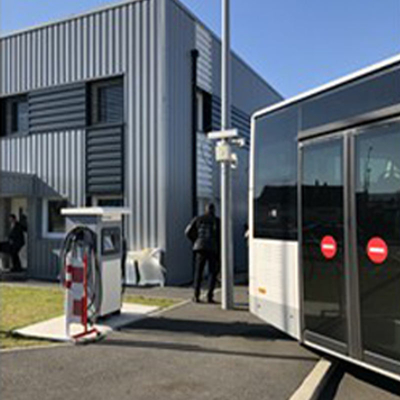 Gleichstrom-Ausgangsstrom-Schnellladegerät für Elektrofahrzeuge mit CCS-Schnittstellenstandard und Werbeanzeige